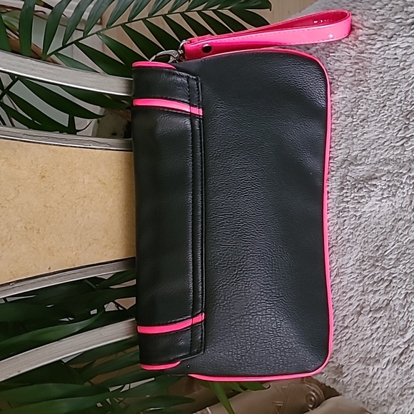 Apt. 9 Beautiful Clutch ❤️ - Picture 2 of 6